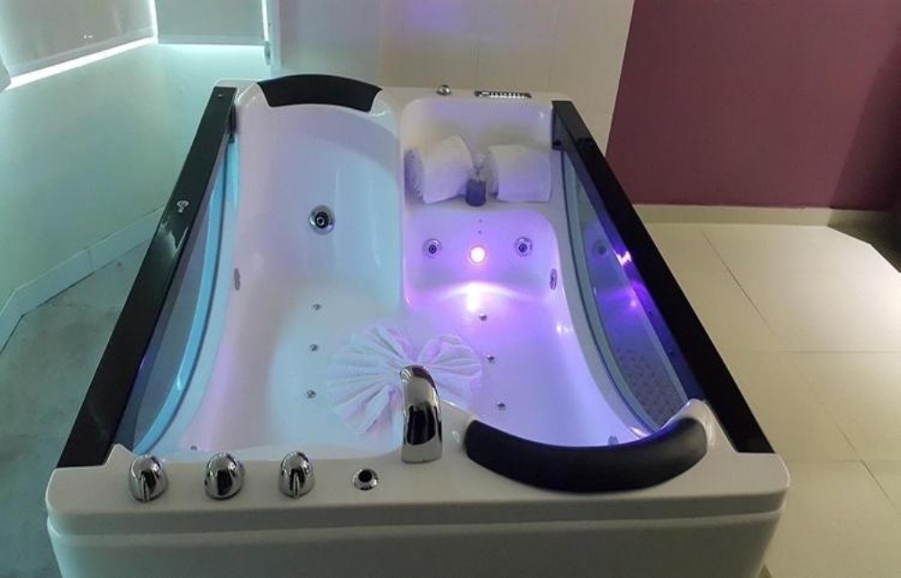 Emirates Hotel & Suites
