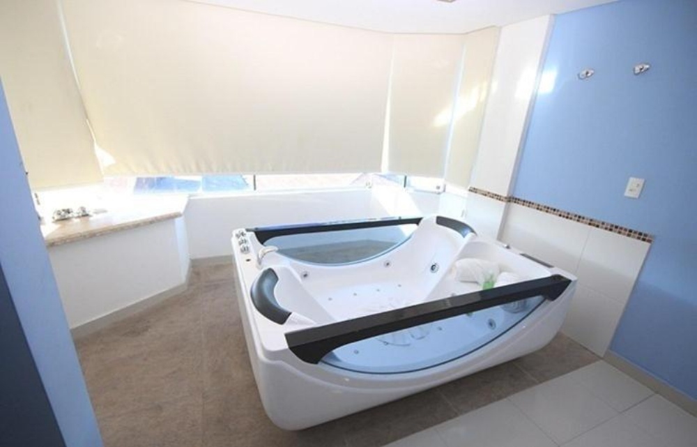 Emirates Hotel & Suites